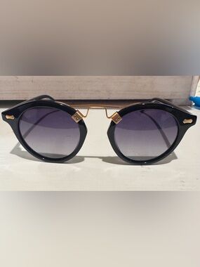 Carfia Polarized Sunglasses Small Frame Black Gold Round w Case